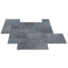 des dalles noires en pose opus