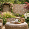 Mur en pierres de parement naturelles intégré dans un jardin paysager avec espace détente