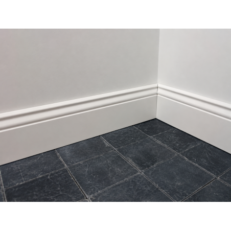 Plinthe moulurée en Pin massif blanche – 12x120x2200 mm