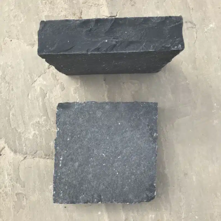 Pavé calcaire noir