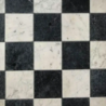 CARRELAGE DAMIER EN MARBRE VIEILLI sablé