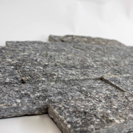 Parement gris du Brésil