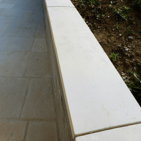 Dessus de mur lisse