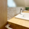 terrazzo naples dans une salle de bain derrière le lavabo