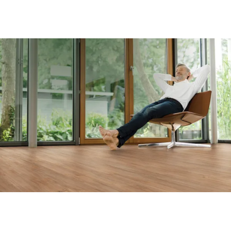 Parquet en liège aspect bois cuivré mis en situation