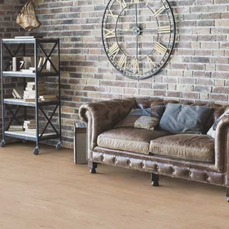 Parquet en liège aspect bois chene naturel dans un salon