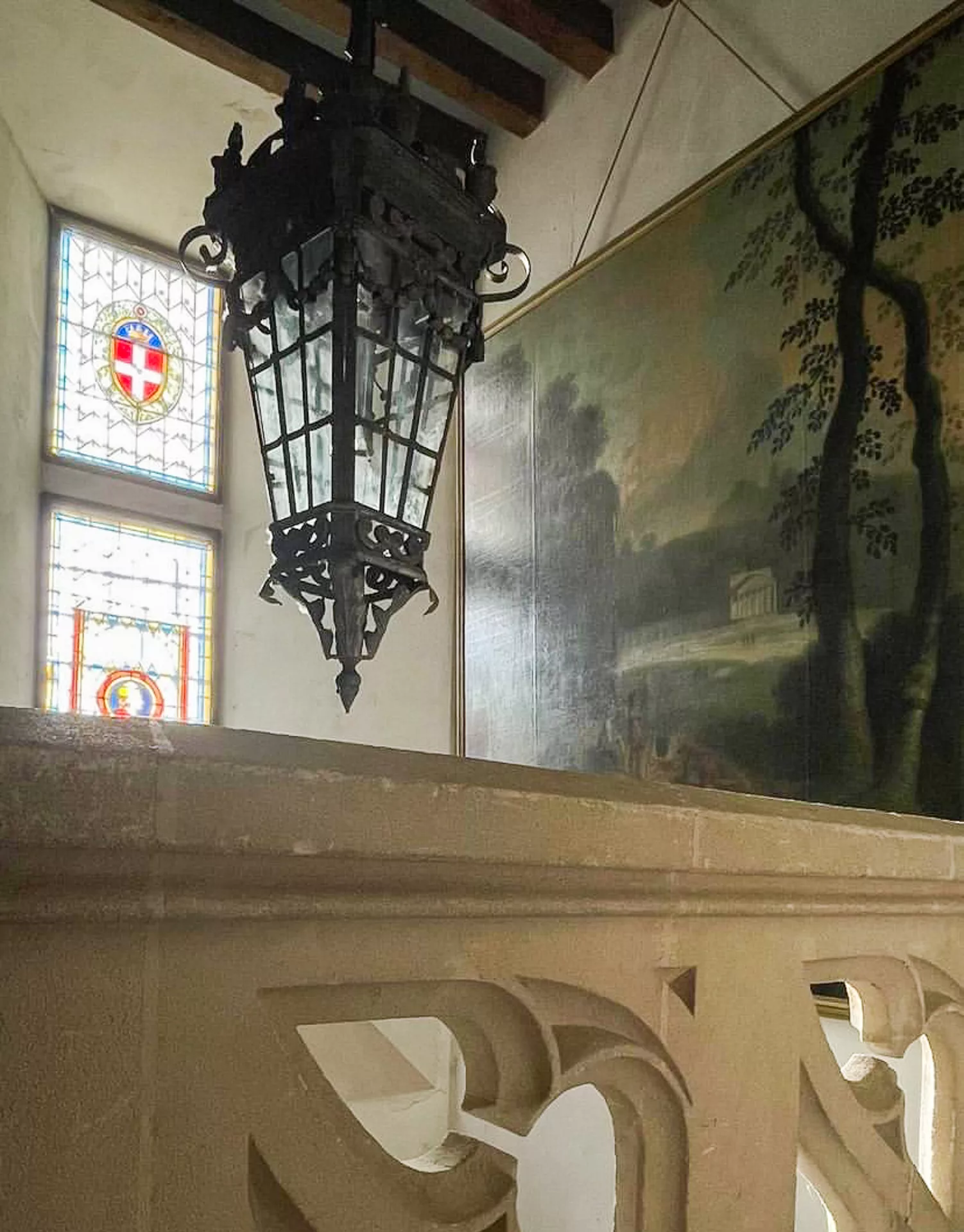Somptueuse lanterne en fonte pour l'intérieur d'un château