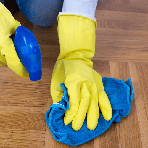 Comment nettoyer un parquet contrecollé ?