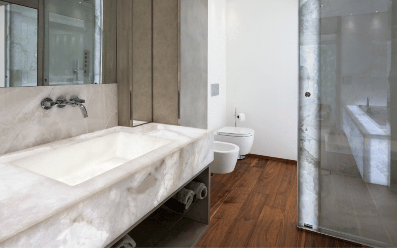 Parquet contrecollé dans une salle de bain : une bonne idée ?