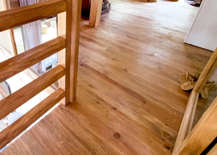 parquet discount pin des landes massif posé au sol