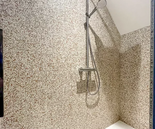salle de bain en terrazzo naples
