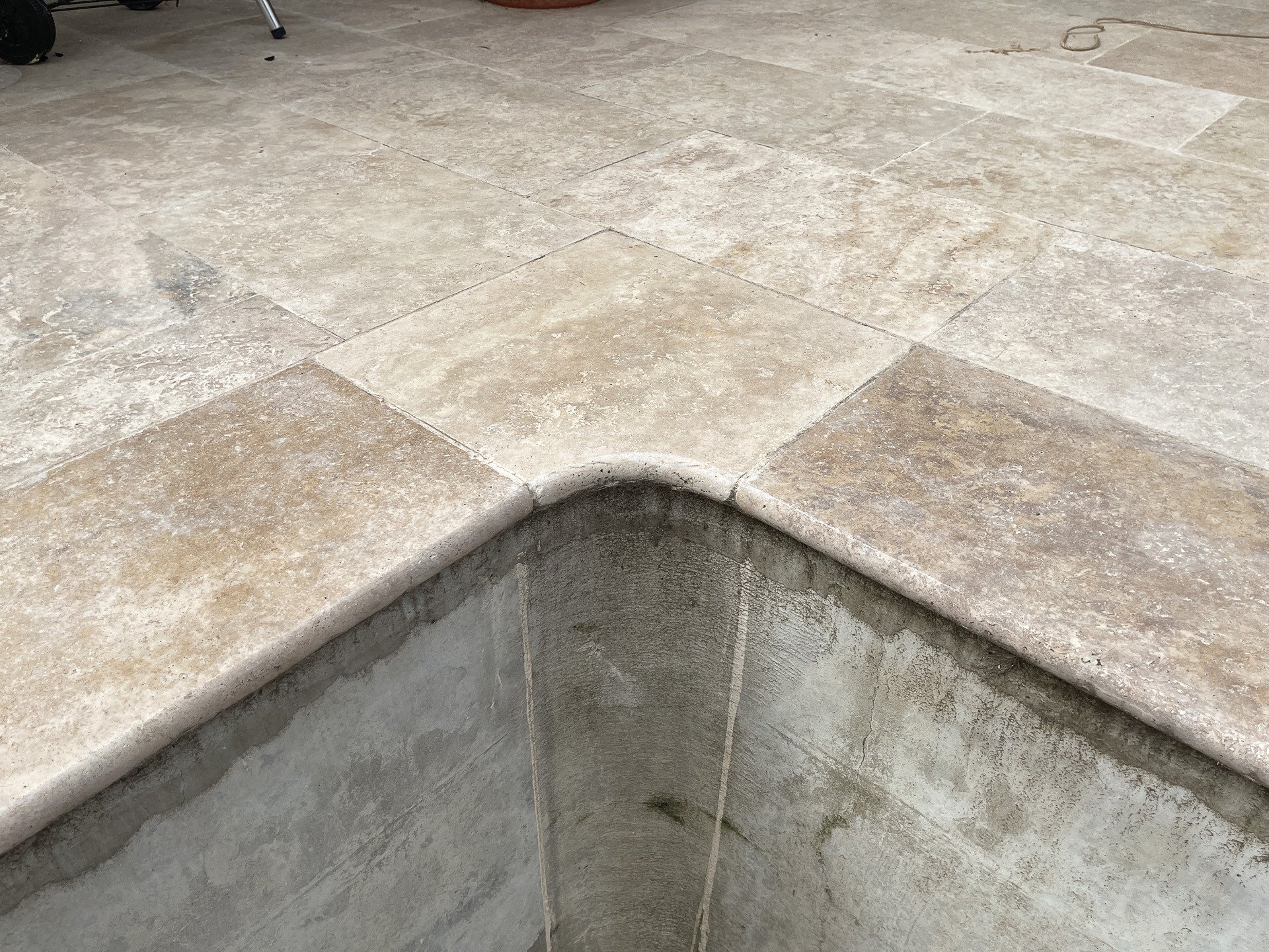 Angle rentrant mix pour margelle de piscine (Épaisseur: 3 cm)