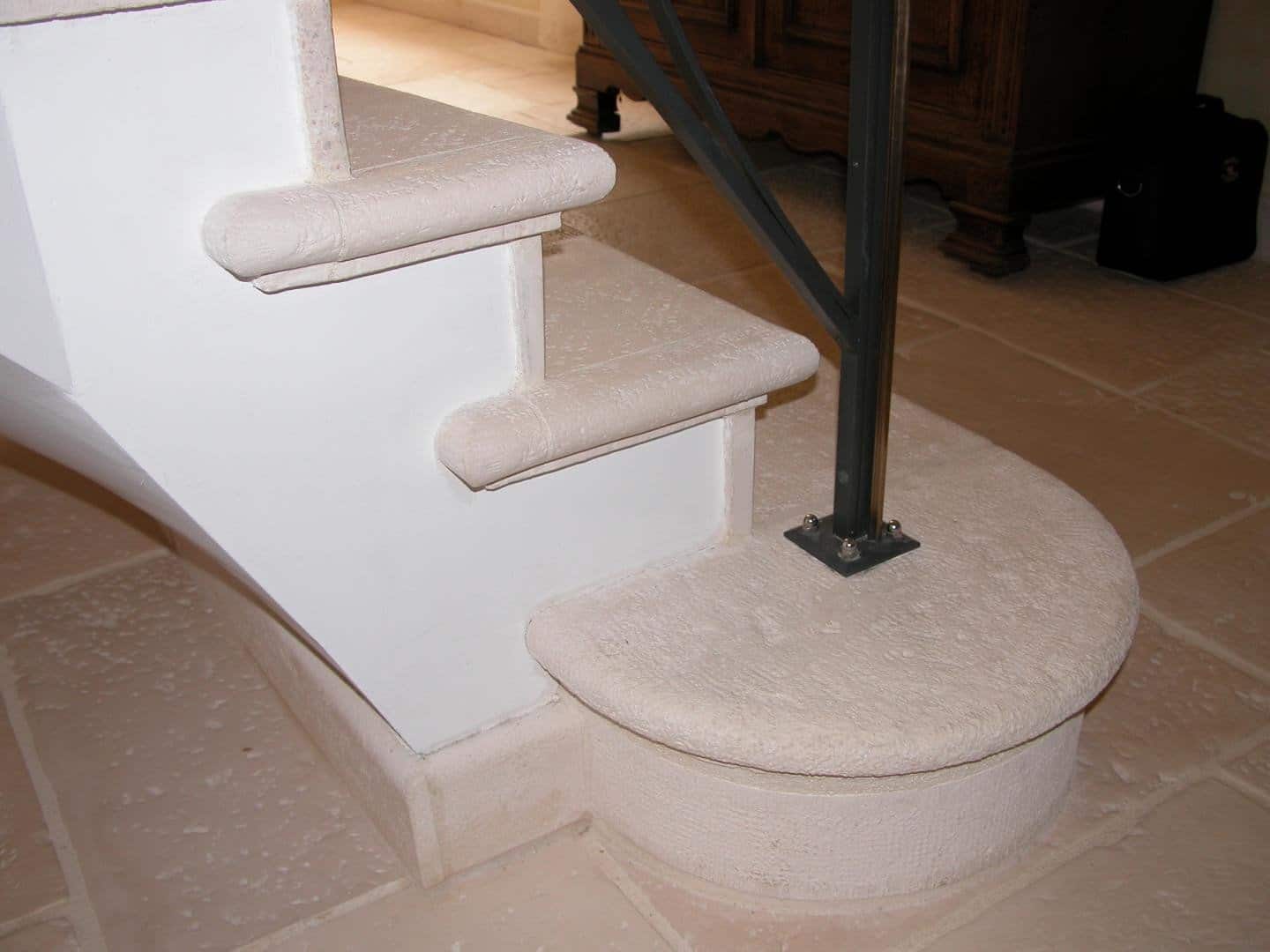 Contremarche d'escalier en 1/2 rond