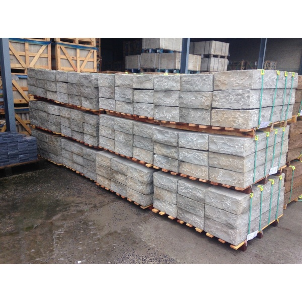 rJFYT-bBs9w marche d’escalier grès gris 2