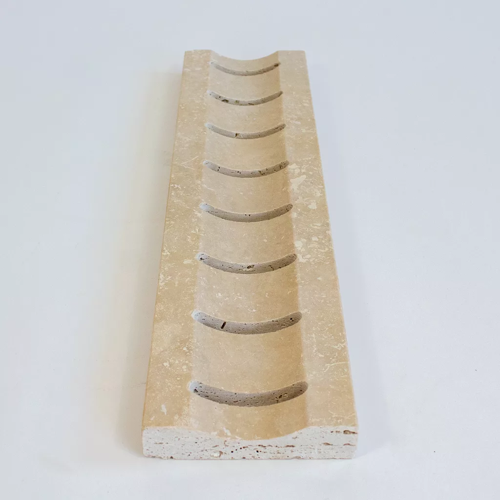 Caniveau percé en travertin (Dimensions: 60 cm x 13,5 cm x 3 cm)