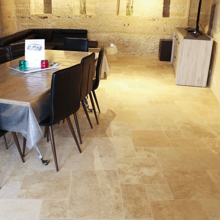 Carrelage en travertin premier choix light (Dimensions: Opus : 4 formats, Épaisseur: 1,2 cm)