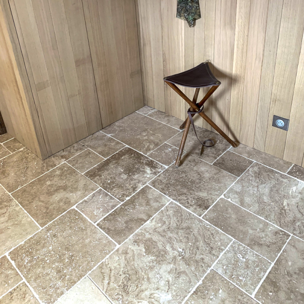 carrelage-travertin-mix-ligerio-19 carrelage travertin mix avec mur en lambris