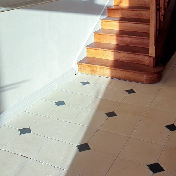 dallage-saint-honore-cabochon-6 dallage saint-honoré cabochons noir avec reflet du soleil