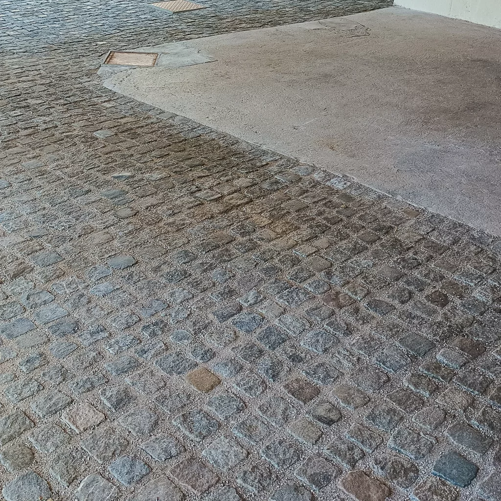 allée de garage en pavé en grès ancien