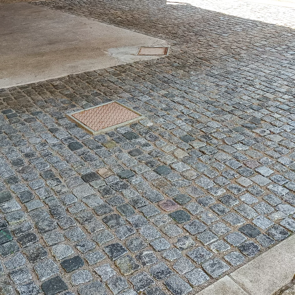 allée en pavés anciens en grès