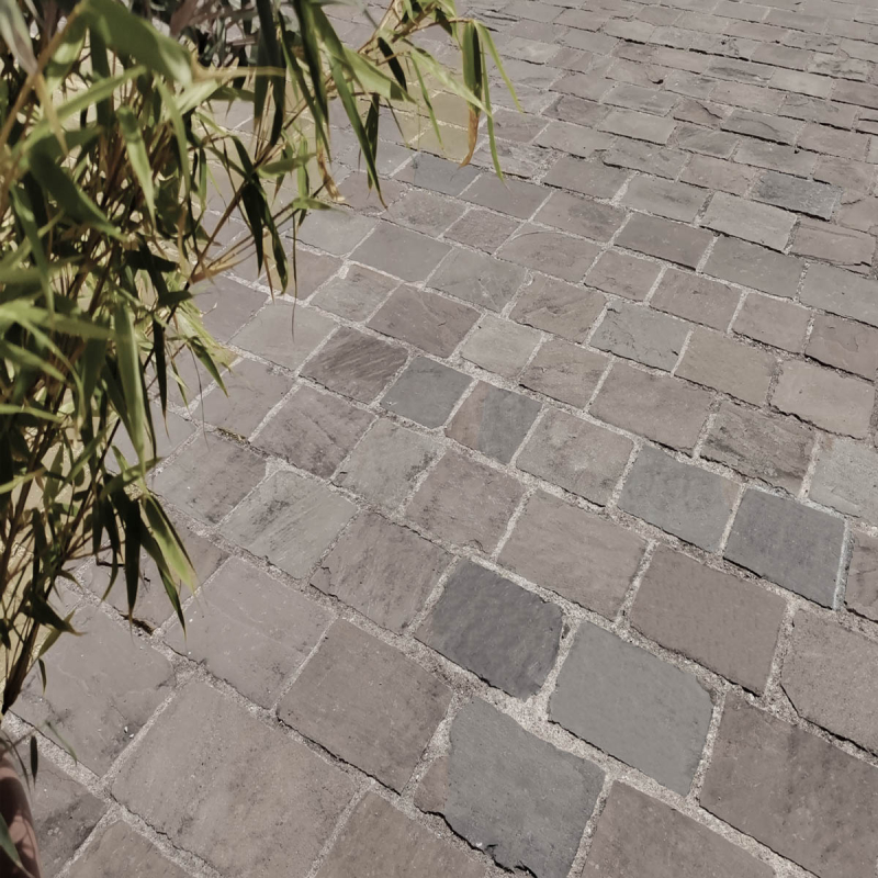 pave-kandla-gris-1-2