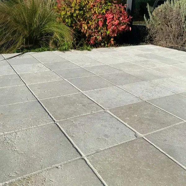 paves-costa-brava-laval-beige pavé blanc vieilli vu de près
