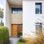 façade d'entrée effectuée avec de la pierre parement tahoe