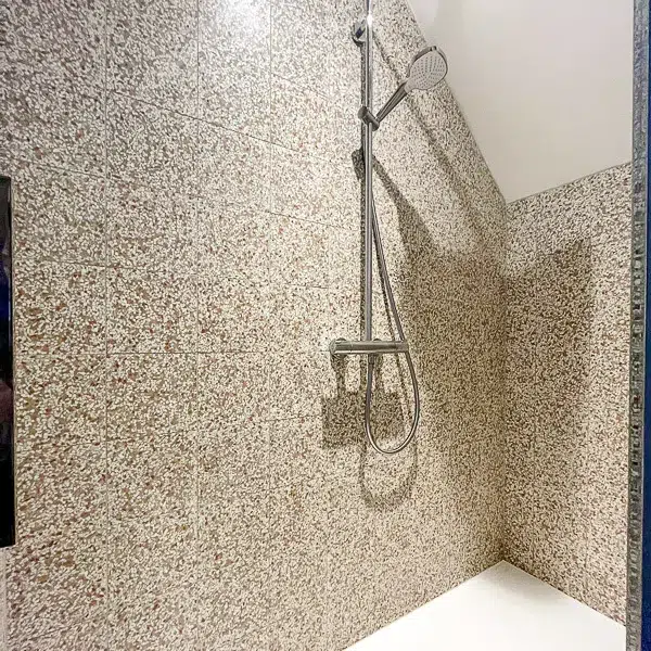 salle de bain en terrazzo naples