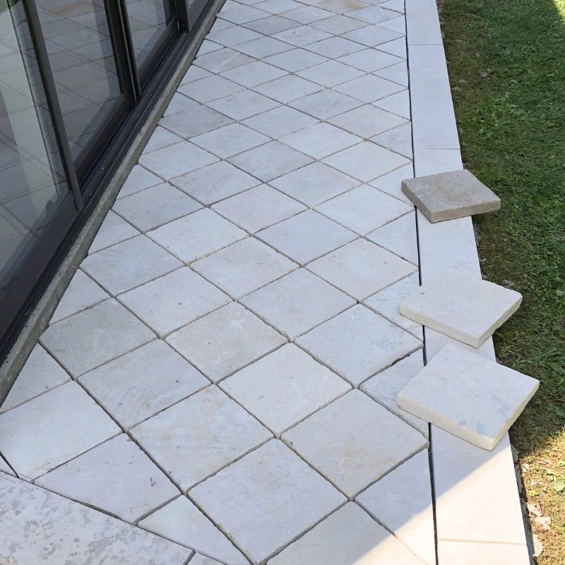 Pavé pour allée piétonne en pierre de Nièvre (Dimensions: 20 cm x 20 cm x 3 cm)