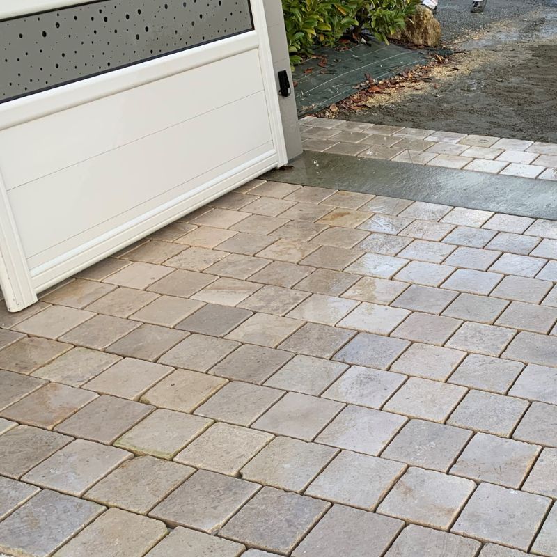Pavé pour allée de voiture en pierre de Nièvre (Dimensions: 12 cm x 12 cm x 8 cm)