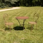 Mobilier de jardin en métal - table ronde et chaises coeur