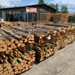 piquets de clôture en bois de châtaignier