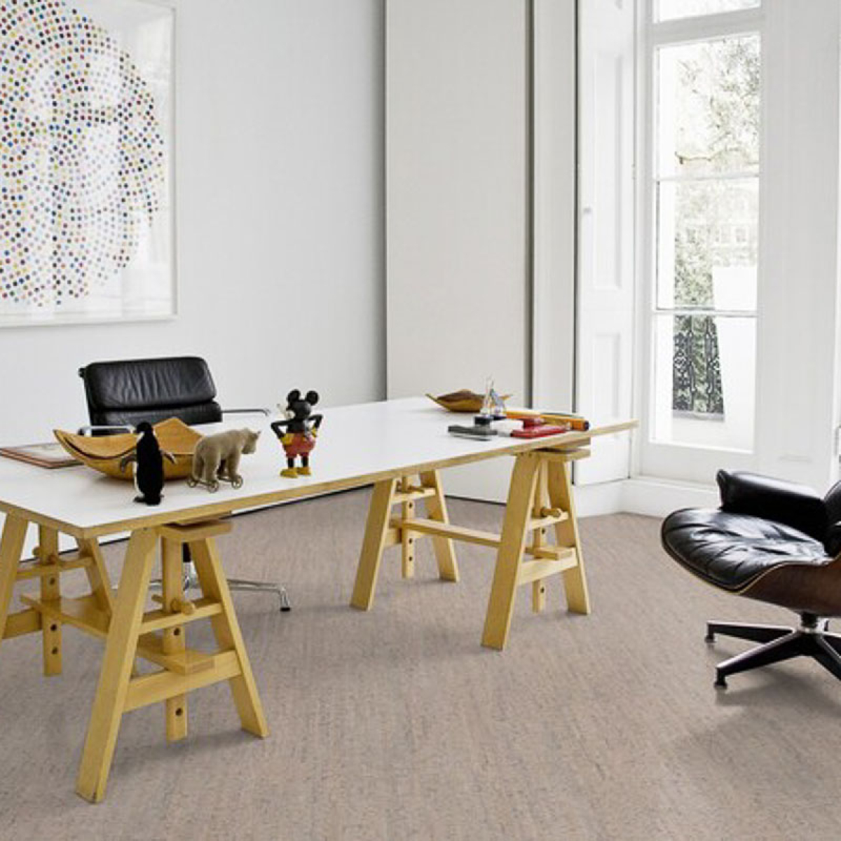 Parquet flottant naturel en liège jasmin dans un bureau