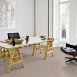 Parquet flottant naturel en liège jasmin dans un bureau