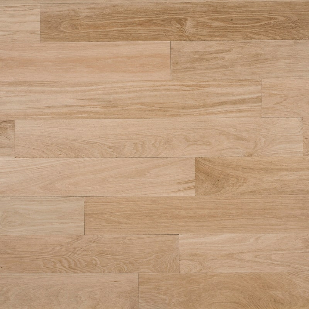 parquet contrecollé de couleur claire et vu de près