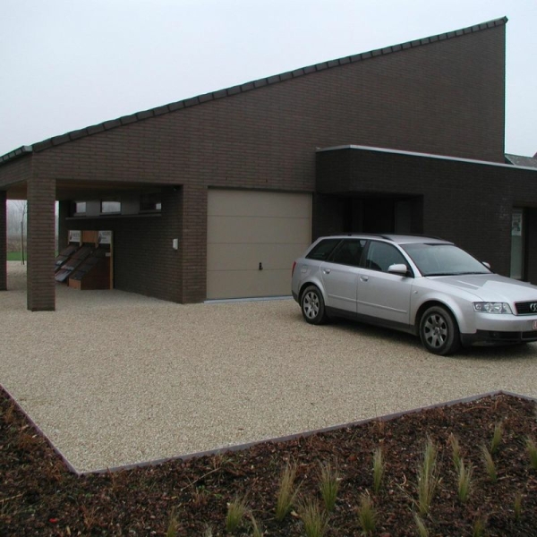 Plaque nidagravel mise en scène (1) plaque nidagravel devant un garage