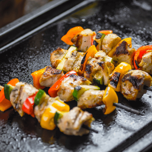 Brochettes de poulet grillé à la plancha