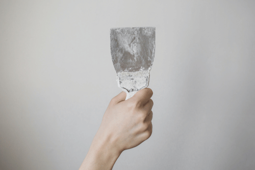 Spatule pour enlever dalle PVC collée