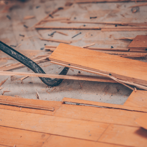 Parquet contrecollé enlevé avec pied de biche