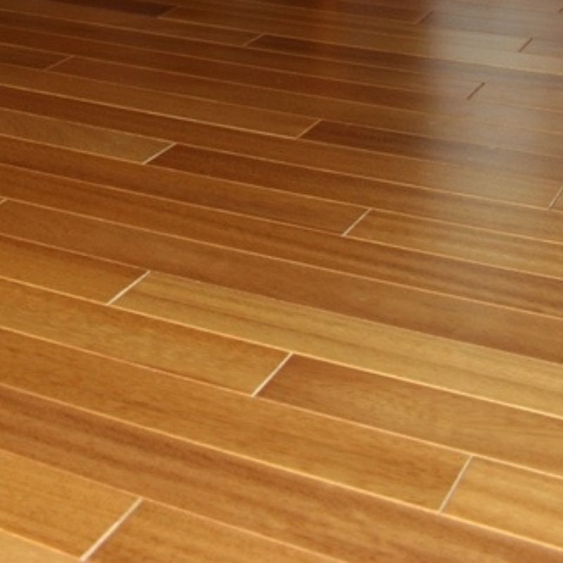 Parquet Iroko massif (Teinte: Verni incolore)