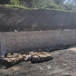 Parement mural en quartzite posé en extérieur sur muret