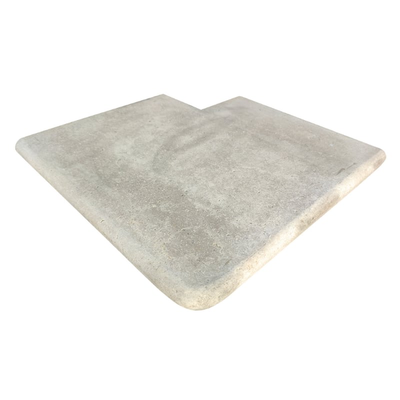 Margelle en pierre calcaire angle sortant piscine finition vieillie