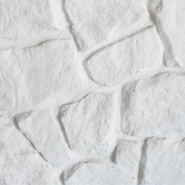 mur recouvert d'un parement en marbre clair