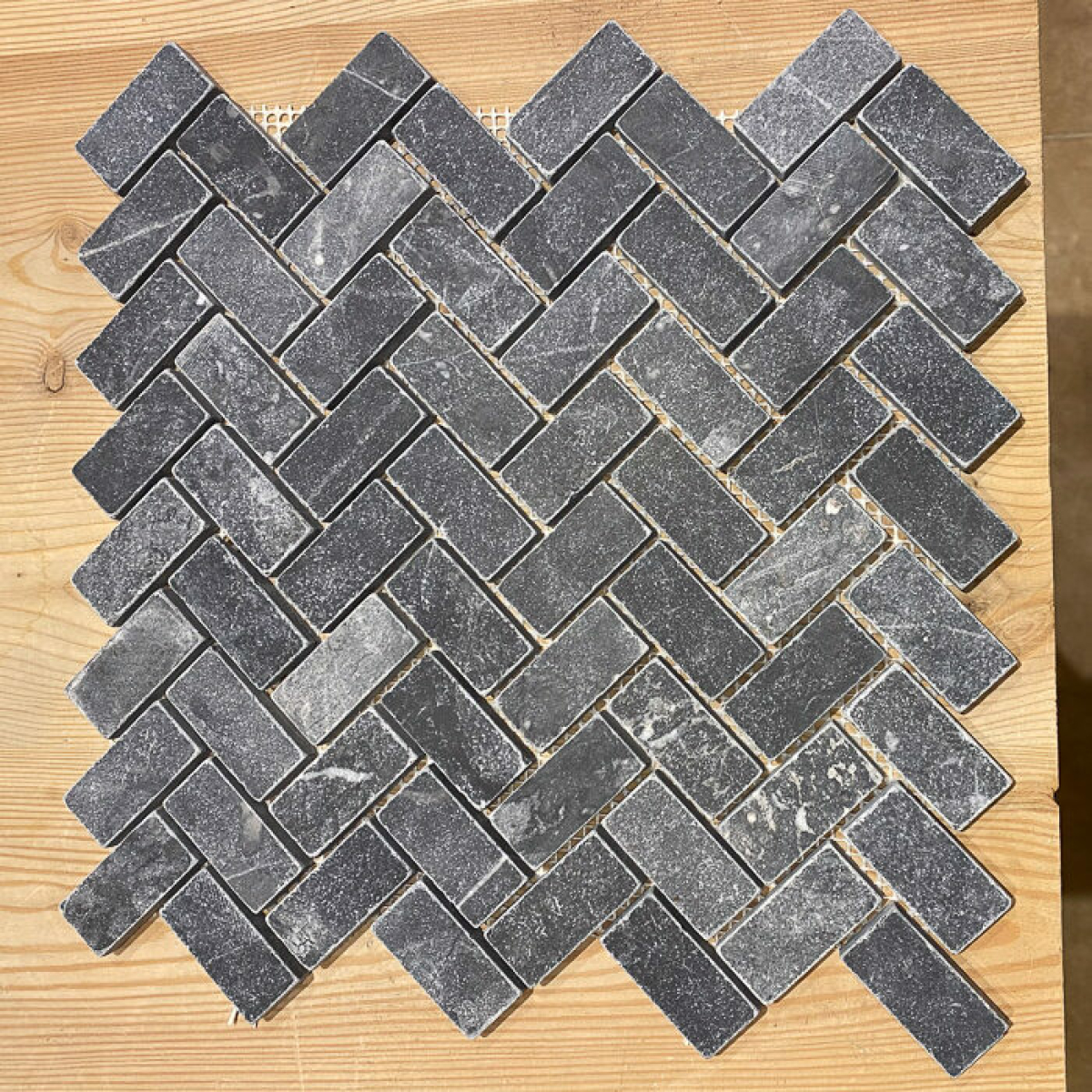 mosaique-chevron-marbre-noir-