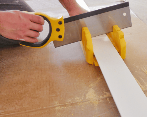 outils pour couper des plinthes en bois