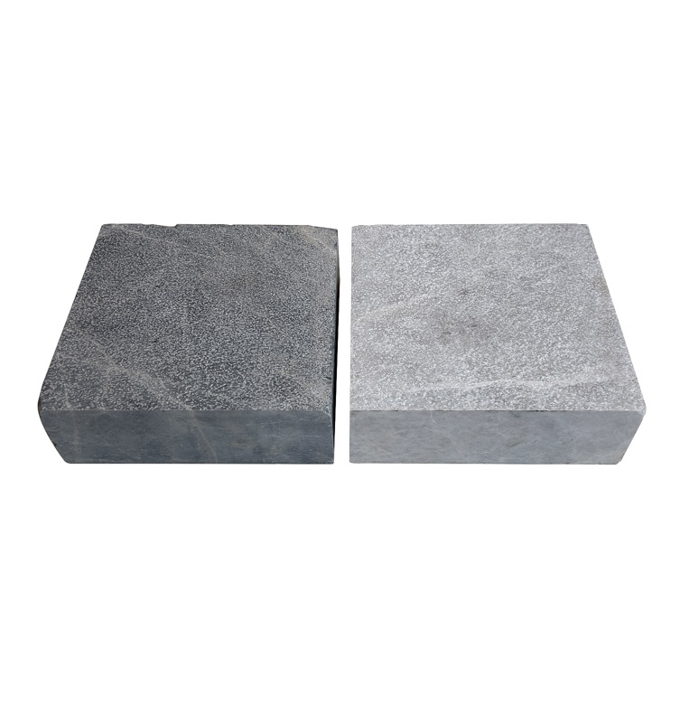 Pavés bluestone (Dimensions: 15 cm x 15 cm x 3 cm)