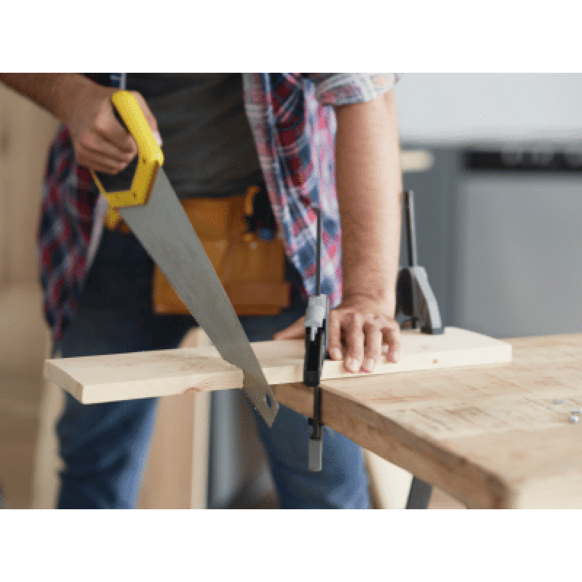 Choisir et utiliser des outils pour couper des plinthes en bois Ligerio