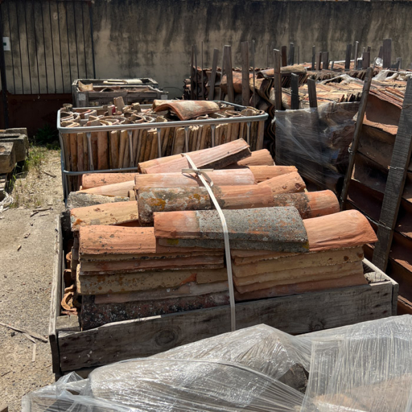tuile-ancienne-de-recuperation-PMA-04 tuiles anciennes de récupération sur des palettes