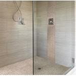 Plaque de mosaïque en travertin premier choix light dans une douche