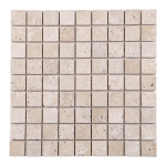 zoom sur la plaque de mosaïque en travertin premier choix light en carreaux